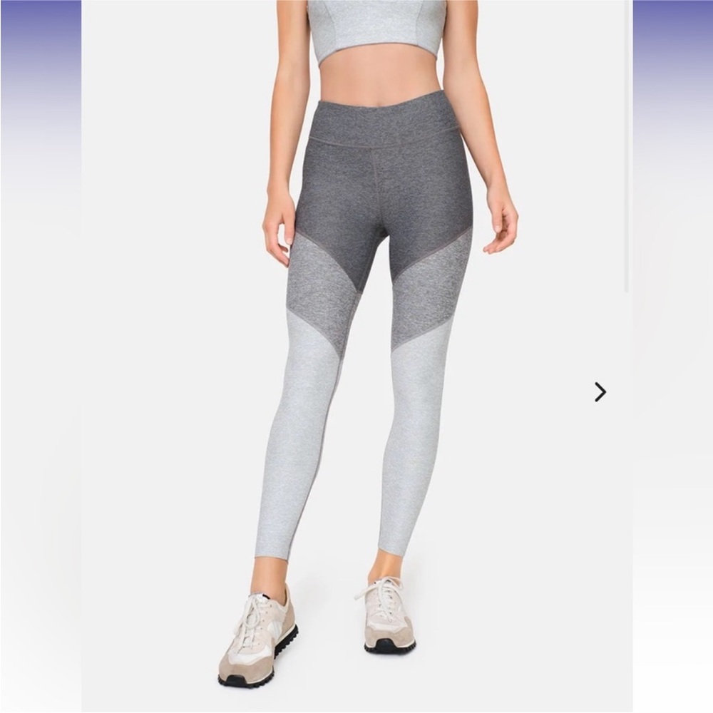 OUTDOOR VOICES Spring 7/8 Leggings in Two Tone Colorblock Gray